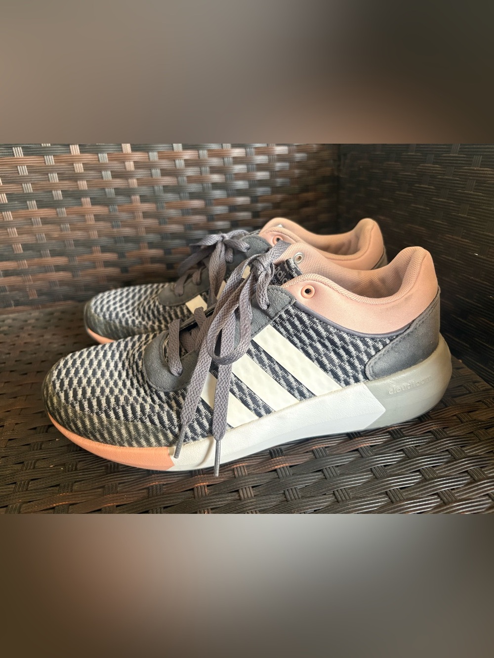 Adidas Cloudfoam Low Top Lace Up Athletic Sneakers Gray White Pink